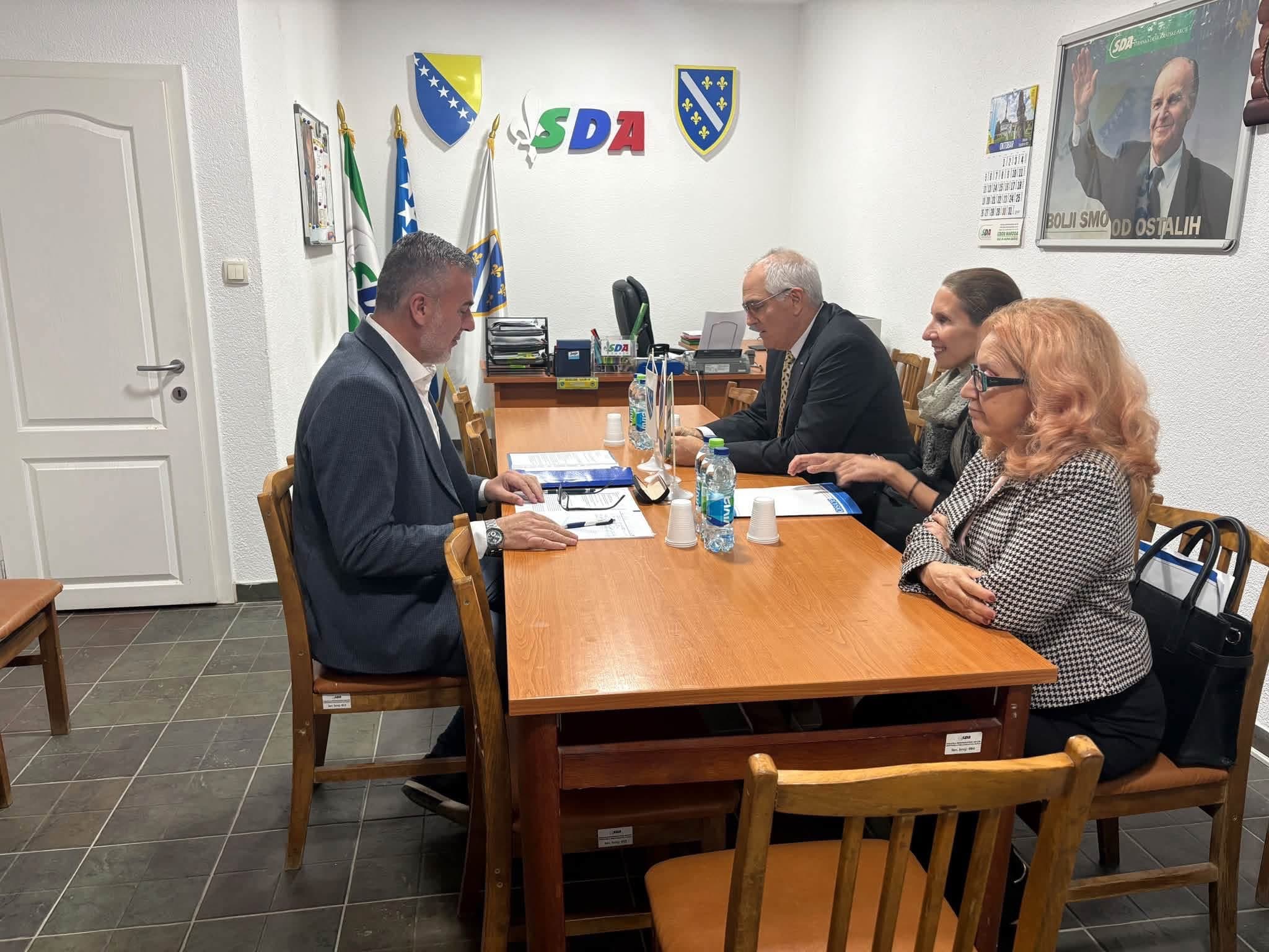 AMBASADOR OEBS-a POSJETIO JANJU: RAZGOVARAO O SMJENI SAMIRA BAĆEVCA I POLOŽAJU POVRATNIKA